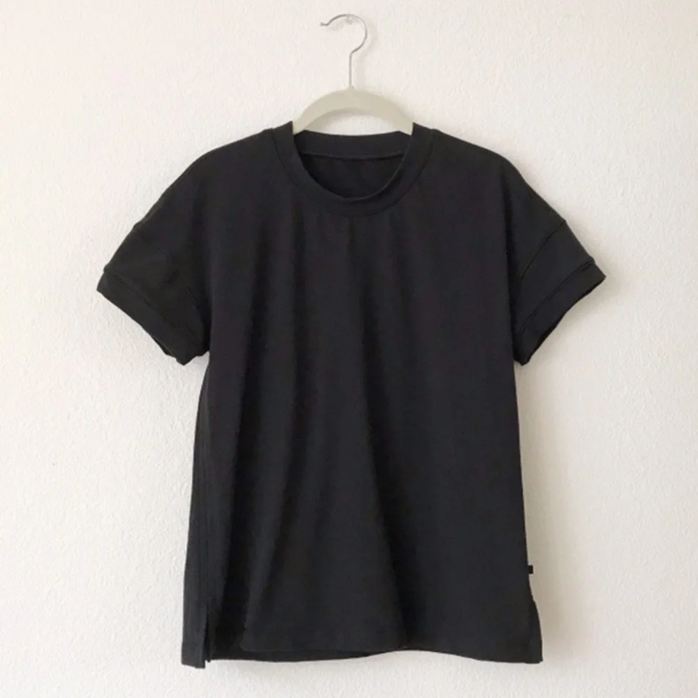 lululemon athletica Black Short Sleeve Tee